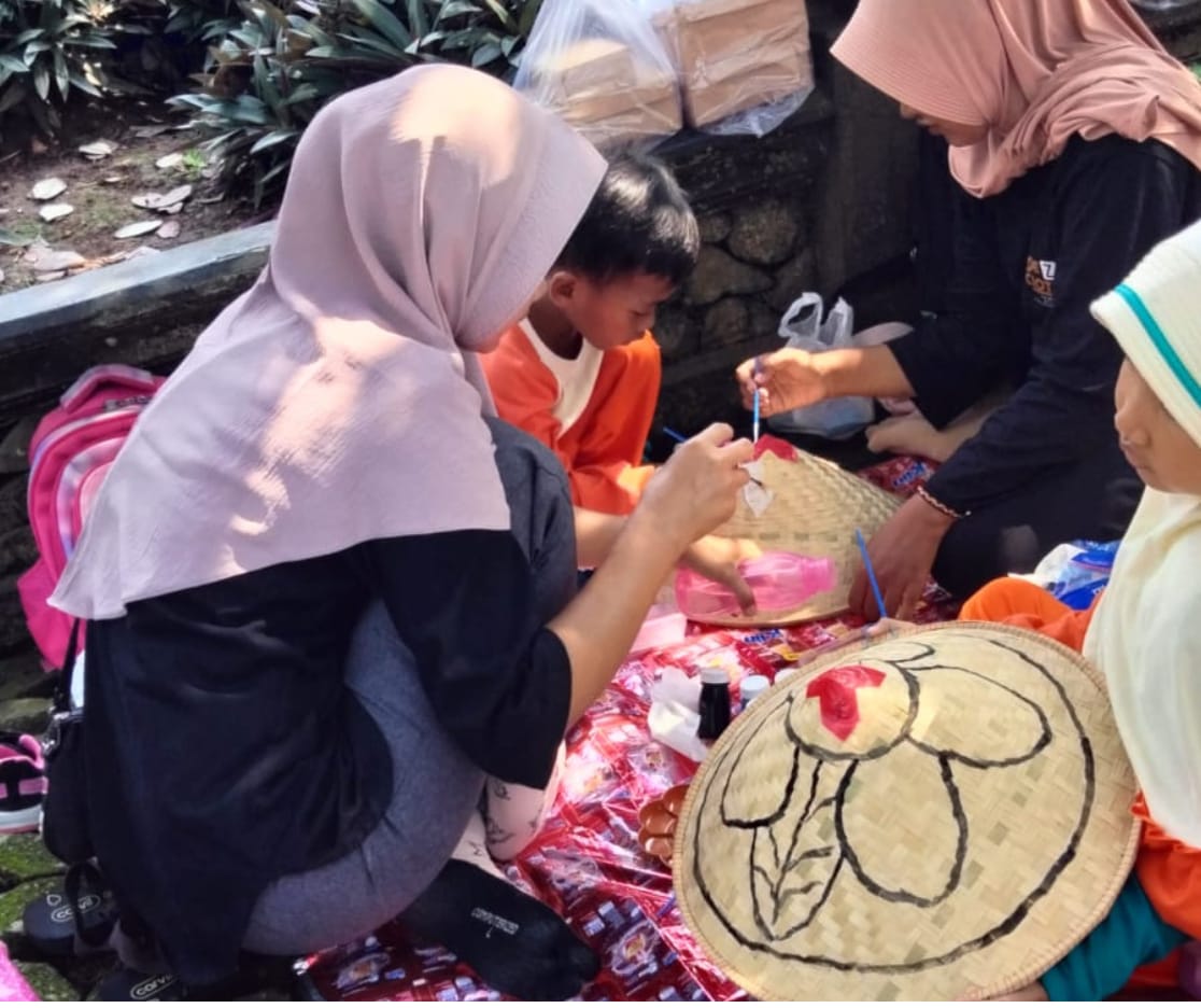 Semangat Siswa PAUD ‘Aisyiyah Banjarnegara Kembangkan Kreativitas Melalui Lomba Lukis Caping