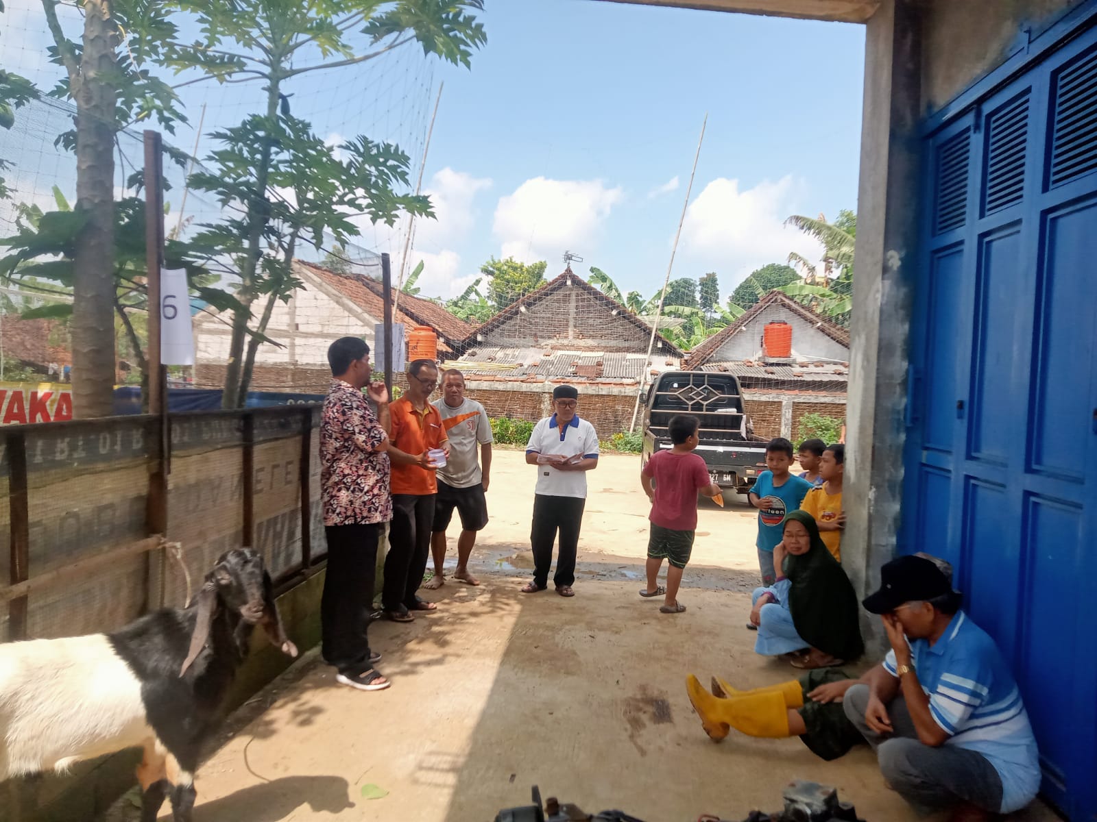 PCM Punggelan dan BTM Punggelan Bagikan Hewan Qurban Kepada 7 Ranting