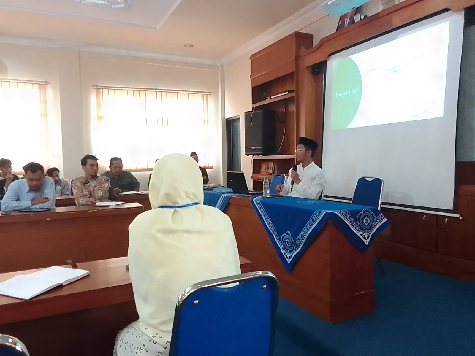 Ustaz Fauzi dan Ustaz Agus Belajar Ulumul Hadits pada Acara Sekolah Tabligh