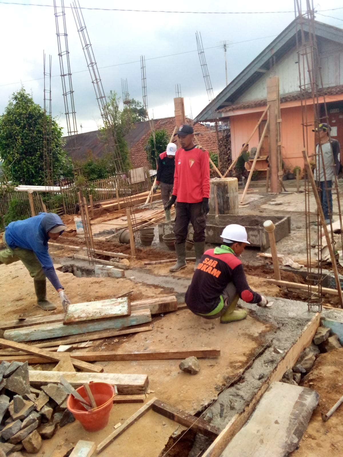 Warga Muhammadiyah Pejawaran Lakukan Giat Rehabilitasi dan Rekontruksi Rumah Korban Kebakaran